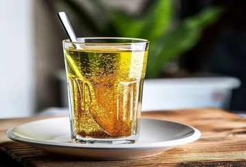 این نوشیدنی اکسیر جوانی است ! | خواص معجزه آسای خاکشیر و عسل برای سلامتی