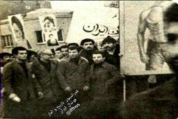 علی پروین در صف اول انقلاب +عکس