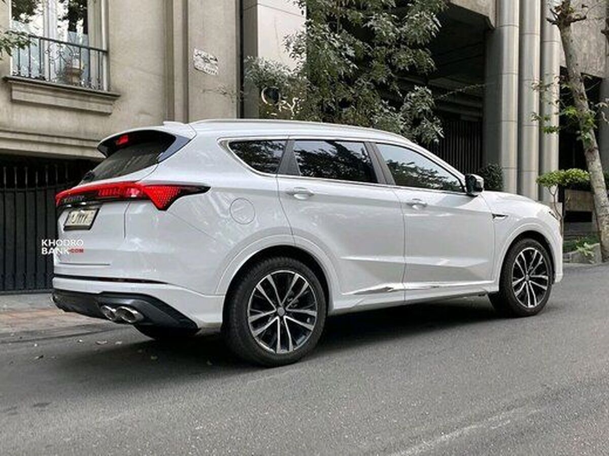 شاسی‌بلند میلیاردی جدید در خیابان‌های تهران+ عکس