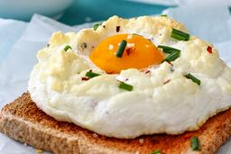 کدام برای سلامتی مفیدتر است: سفیده یا زرده تخم مرغ؟| برای پیشگیری از آب مروارید حتما تخم مرغ بخورید