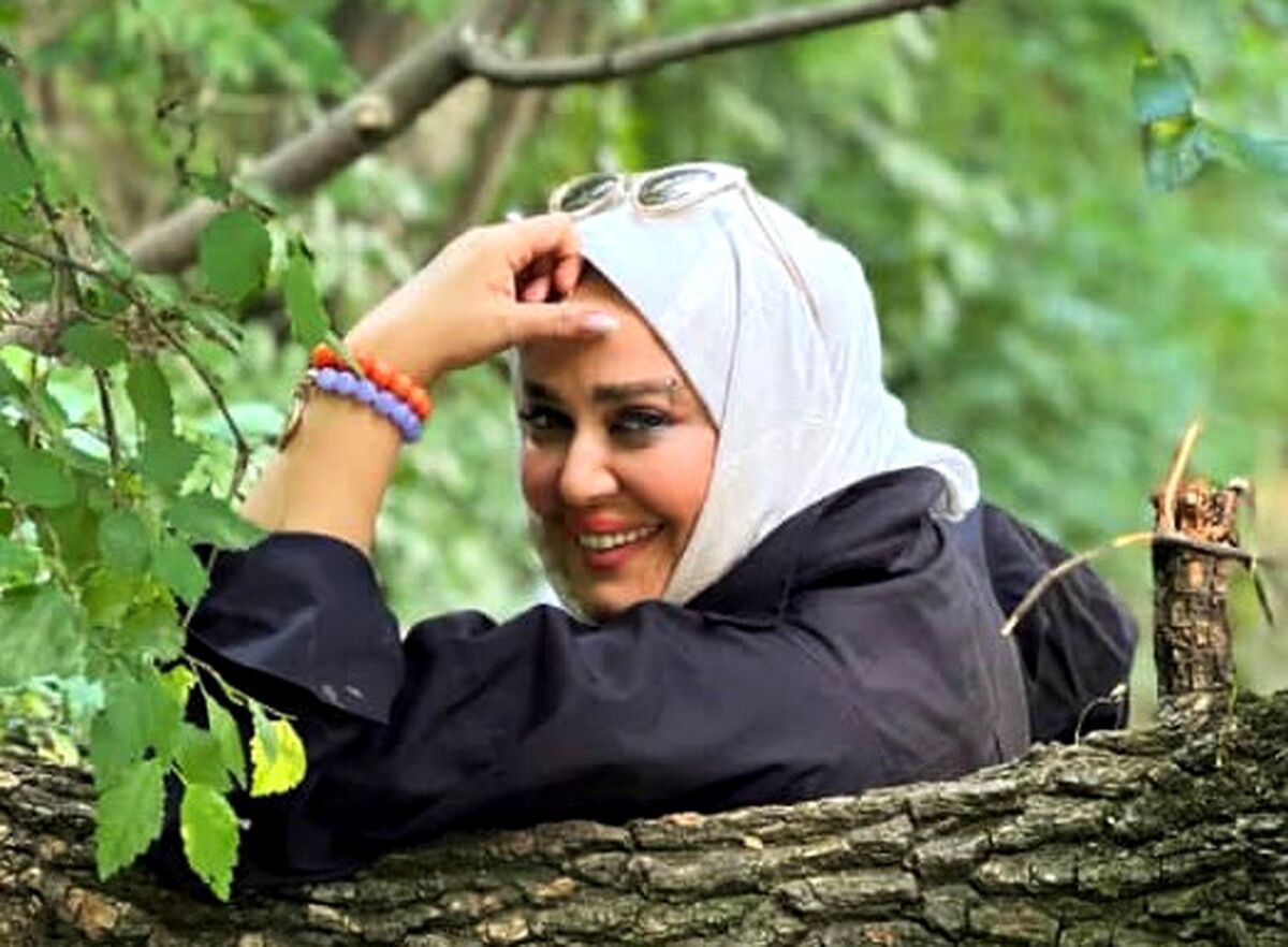 بهاره رهنما یه سطل رنگ صورتی رو لباسش پاشید