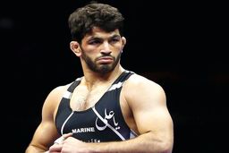 حضور غیرمنتظره ستاره کشتی در ورزشگاه آزادی | حسن یزدانی بیرانوند شد