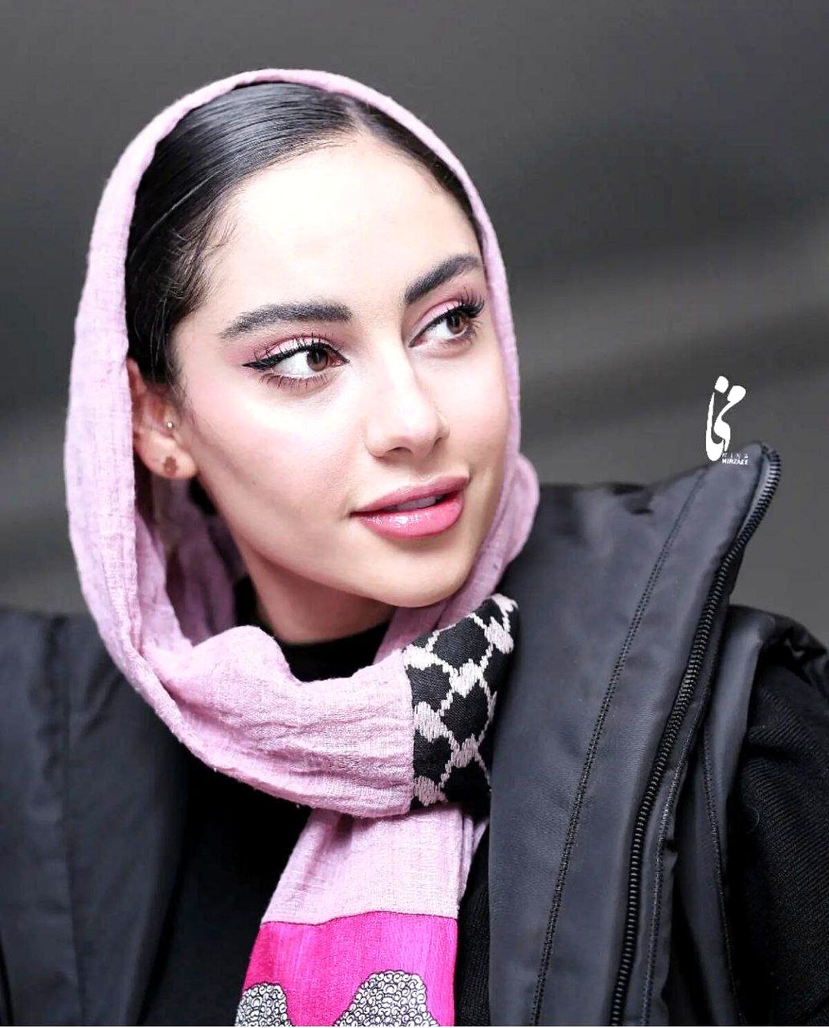 خودنمایی ترلان پروانه با گوشی لاکچری آخرین مدلش!/ذوق خانم بازیگر برای رسیدن به آرزویش!+عکس