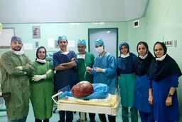 اتفاق عجیب و غریب برای یک بیمار آملی | خارج کردن توده ۶ کیلویی از شکم خانم ۷۰ ساله