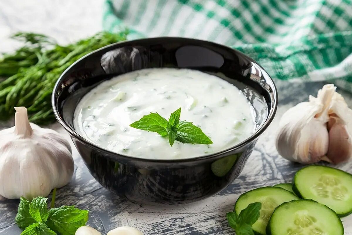 ماست و خیار مجلسی: طعمی به یاد ماندنی برای تابستان | آموزش تهیه ماست و خیار