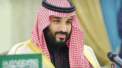 پوشش جنجالی بن سلمان  در سفر | لباس ۲۰۰ میلیون تومانی ولیعهد عربستان را ببینید +عکس
