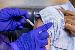 واکسیناسیون معتادان کی آغاز می شود؟