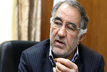 هر مسئولی می‌خواهد فقط خودش به انقلاب کمک کند