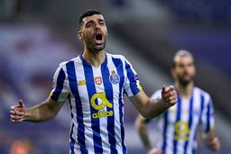 مهران مدیری رابطه مهدی طارمی و خانم بازیگر را لوداد