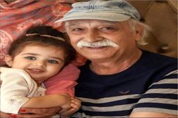 پاساژگردی هانا پاک نیت با عروسکش که شبیه خودشه | خرید های لاکچری نوه بازیگر معروف سوژه شد + عکس