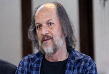 بازیگر پیشکسوت تلوزیون و سینما سکته کرد! | چه بلایی سر آقای بازیگر آمد؟ + عکس