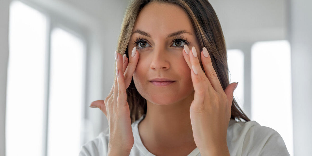 درمانهای خانگی برای رفع فرورفتگی زیر چشم | برای درمان چشمهای گودافتاده چه کنیم؟