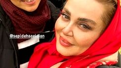 این عکس بهاره رهنما حرص حاجی را درآورد/لباس رنگ جیغ  بهاره رهنما!؟ +عکس حاشیه ساز