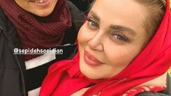 این عکس بهاره رهنما حرص حاجی را درآورد/لباس رنگ جیغ  بهاره رهنما!؟ +عکس حاشیه ساز