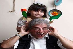 دختر علیرضا خمسه کدام کشور زندگی می کند | تیپ عجیب دختر علیرضا خمسه در مراسم فارغ التحصیلی دخترش +عکس 