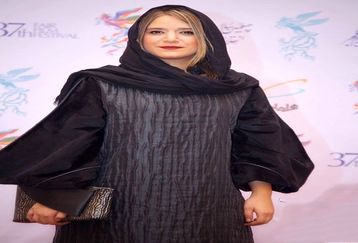 گریه‌های دلخراش دختر بازیگر مرحوم آتیلا پسیانی در فرودگاه | ستاره پسیانی چقدر شبیه مادر بزرگ بازیگرش است +عکس
