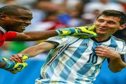 کار عجیب دروازه بان نیجریه با مسی سوژه شد +عکس