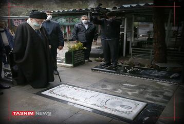 حضور رهبر انقلاب بر مزار شهید «آرمان علی‌وردی» +عکس