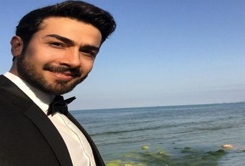 حسین مهری به سوگ نشست| استوری دردناک حسین مهری در اینستاگرام