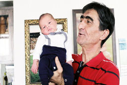 فیلم لو رفته از پسر کوچک ناصر محمدخانی از همسر چهارمش ! 