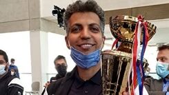 عادل فردوسی پور کف نشین دانشگاه شریف همراه با دانشجویان شد | غذا خوردن عادل فردوسی پور در سلف نهارخوری + عکس