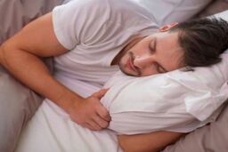 با این ترفند در خواب هم وزن کم کنید | تاثیر شگفت انگیز درست خوابیدن روی لاغری 