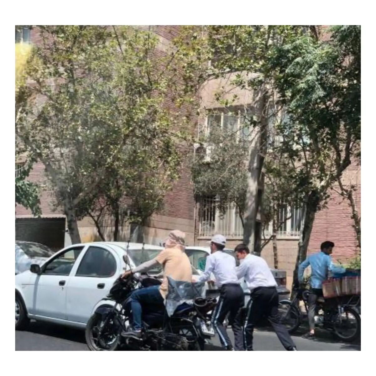 رفتار دو سرباز راهور در فضای مجازی وایرال شد +عکس