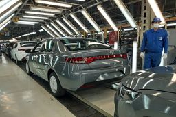 قیمت روز محصولات ایران‌خودرو در بازار آزاد | ۲۰۷ اتوماتیک ، تارا و دنا پلاس چند ؟