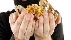 این زن شکارچی طلاهای کودکان است ، شناسایی اش کنید ! + عکس چهره باز