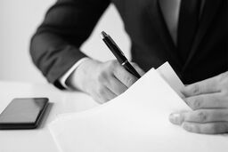 نحوه شناسایی و انتخاب بهترین وکیل در مشهد  