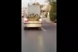  اتفاقی عجیب وسط خیابان/ حمل بار با پرشیا به جای وانت! +فیلم