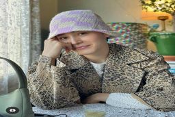 خودنمایی فرشته حسینی با شاسی بلندی که شوهر میلیاردرش خرید!+عکس