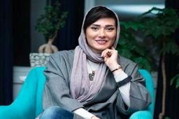 مینا وحید در ماشین فوق لاکچری اش