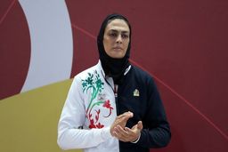  کری‌خوانی ریز شهربانو منصوریان در استادیوم! | شهربانو منصوریان طرفدار کدوم تیم؟