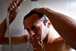 دیگه برای خرید شامپوهای ریزش مو هزینه سنگین ندهید | در خانه شامپ پر پشت کننده مو بسازید