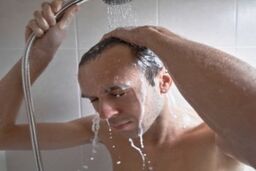 دیگه برای خرید شامپوهای ریزش مو هزینه سنگین ندهید | در خانه شامپ پر پشت کننده مو بسازید