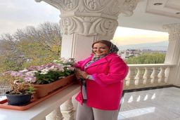 بهاره رهنما از موتور میلیونی اش رونمایی کرد