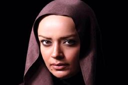 حرکت جدید الهام چرخنده او را از کار و مملکت بیرون کرد | الهام چرخنده طی حرکت عجیبی در کنسرت خوانندگی کرد! 