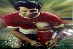 عکس دیده نشده از علی پروین | سلطان فوتبال در حال تمرین آواز! 