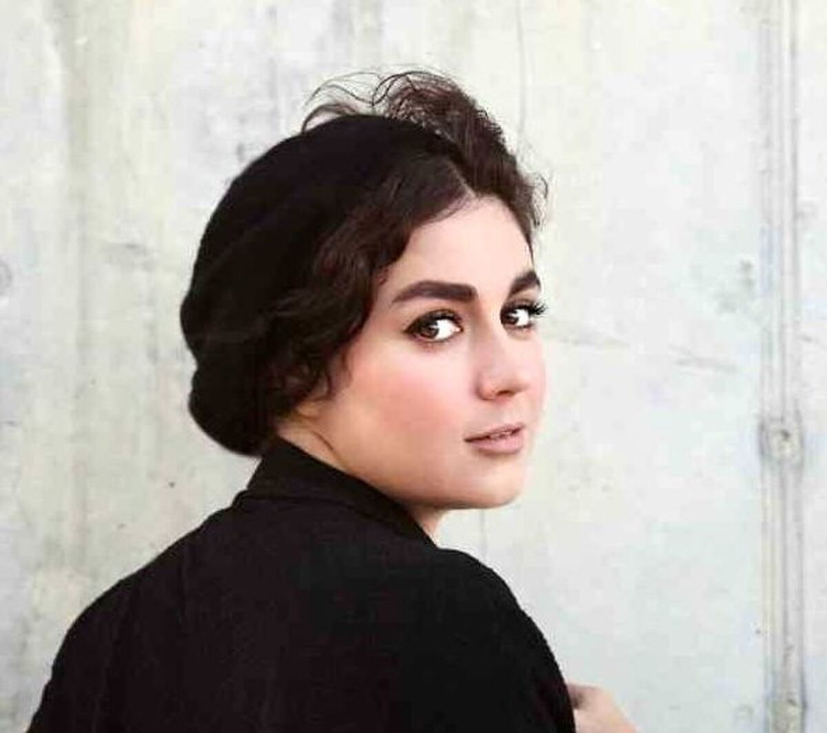 افسانه پاکرو چند سالش هست؟