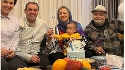 نوه اکبر عبدی تعجب همه را برانگیخت/فیلم جالب از نوه اکبر عبدی در حال دیدن برنامه مهمونی +فیلم جالب
