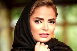 سپیده خداوردی با استایل عجیب در حال نوازندگی | شلوار خانم بازیگر سوژه شد!+عکس