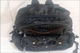 راز عجیب کوله پشتی این موتور سوار غیر معمول