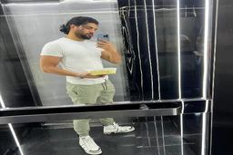 گردش دو نفره سینا مهراد با حاج خانم جنجالی شد | کیف و حال سینا مهراد با حاج خانم در جای عجیب +عکس جنجالی