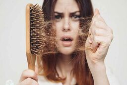 علت ریزش شدید مو در پاییز چیست ؟ | این راهکارها را امتحان کنید