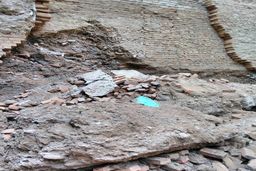 لحظه وحشتناک ریزش ساختمان در تبریز | پراید زیر تلی از خاک مدفون شد