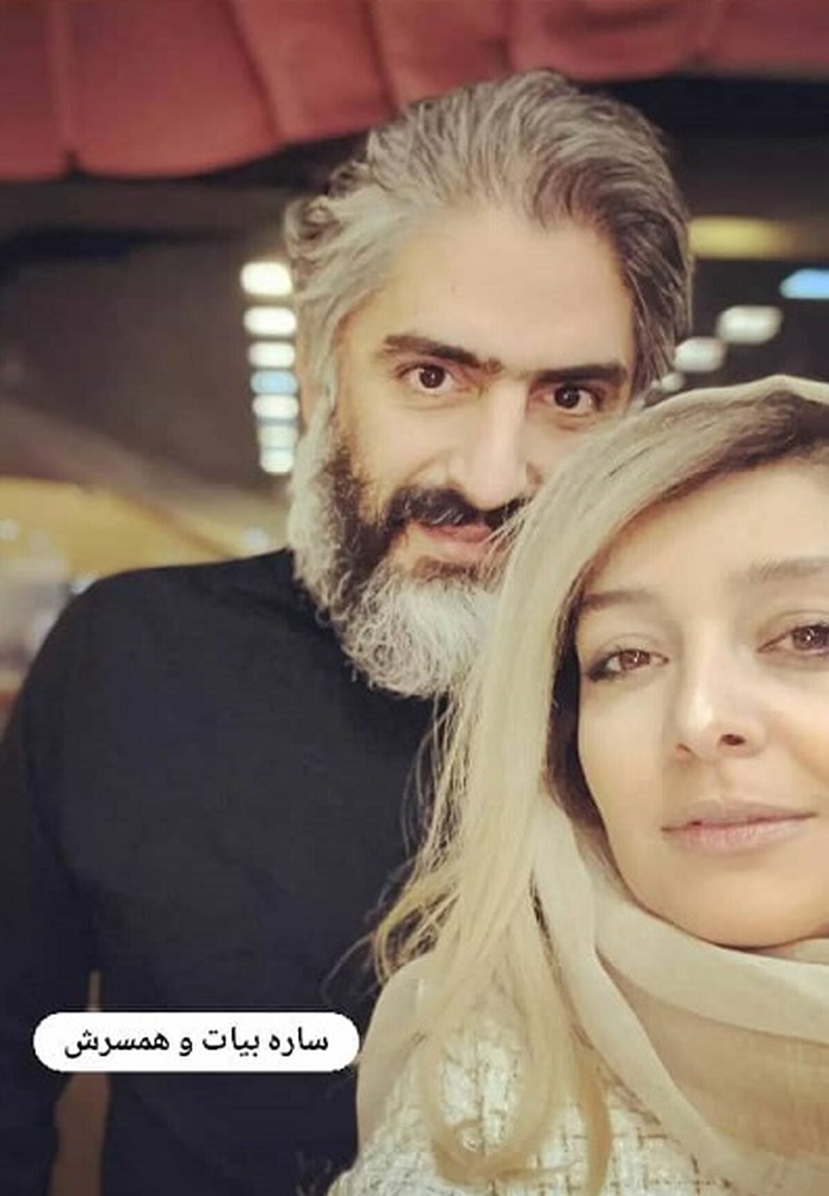 پز دادن ساره بیات با دسته گل ارزان قیمت هدیه شوهرش + عکس