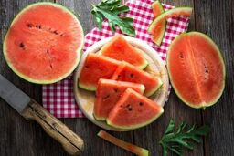 خوردن هندوانه برای این افراد خطرناک است ؟ | چه کسانی نباید هندوانه بخورند ؟