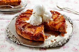 کیک سیب کاراملی یک انتخاب عالی برای عصرانه | نکات مهم درست کردن کیک در منزل