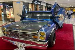 نیسان آبی معروف در مجتمع تجاری پالادیوم +عکس